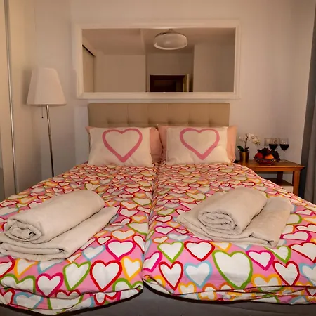 V8 ヴィラ カレタ・デ・フステ