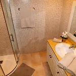 V8 Villa