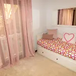 فيلة V8