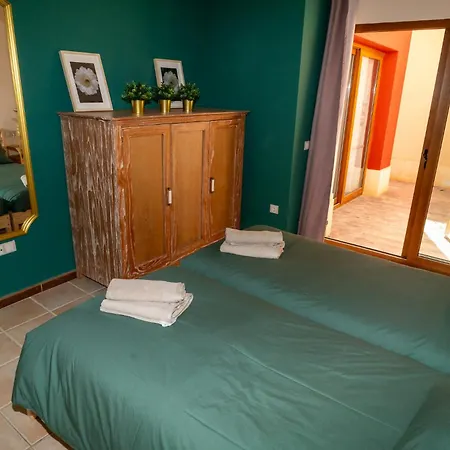 V8 Villa *