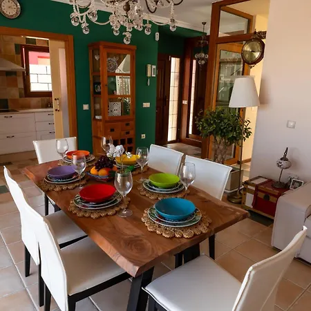 V8 Villa *